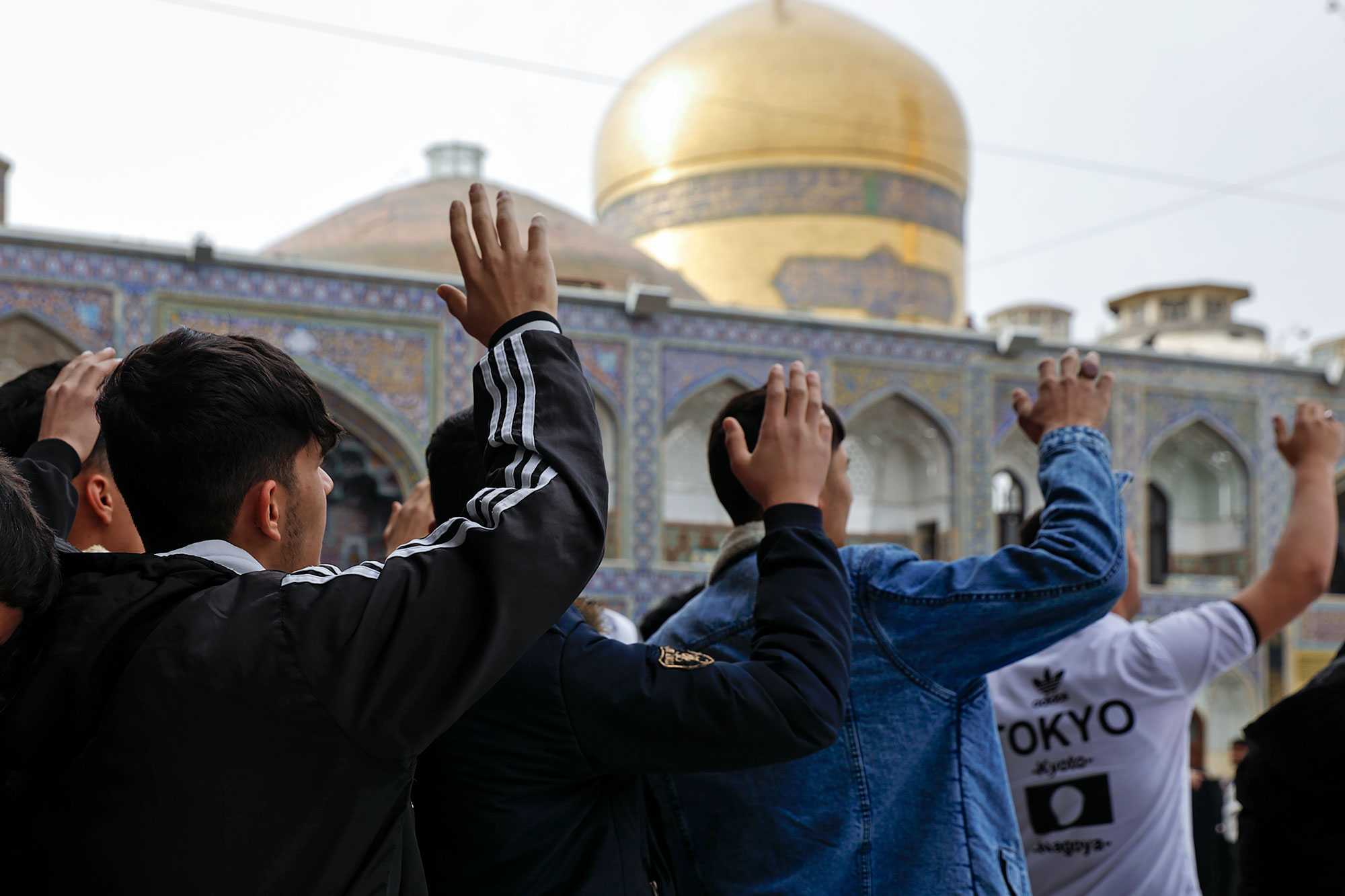 تشرف کاروان نوجوانان زیارت اولی به حرم مطهر رضوی