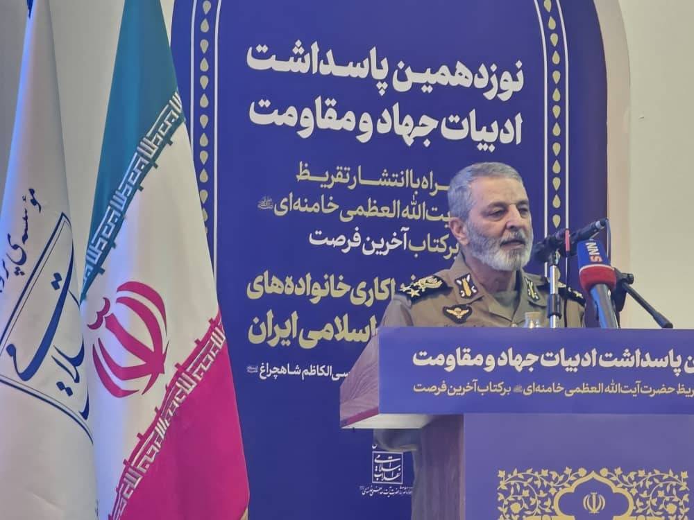  تقریظ مقام معظم رهبری بر کتاب آخرین فرصت، نشانه قدرشناسی از شهدای ارتش است