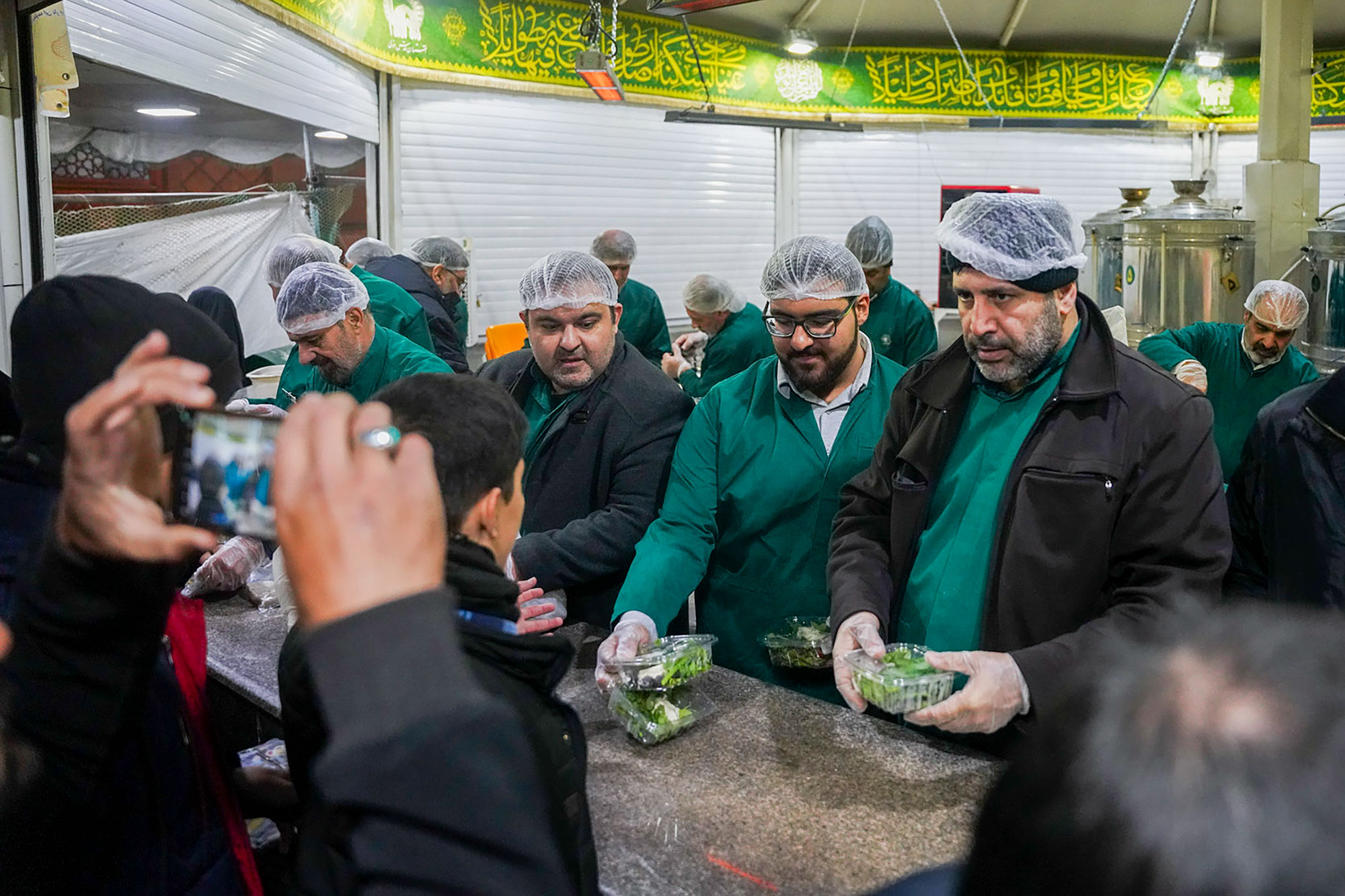 حضور هیئت عشاق الحسن شاهچراغ در چایخانه حضرت