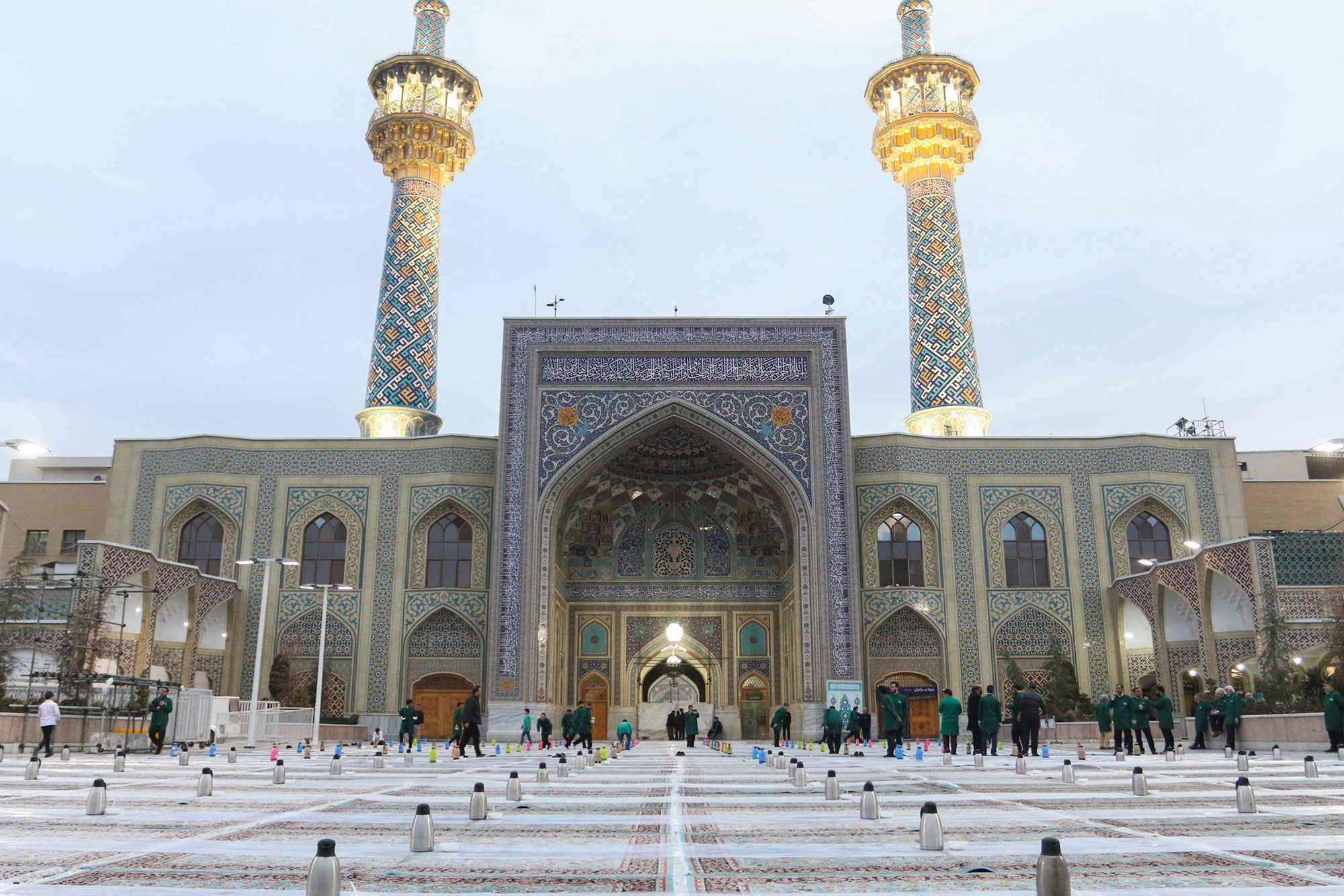 مراسم افطاری طرح ضیافت اکرام رضوی در باب الکاظم علیهالسلام