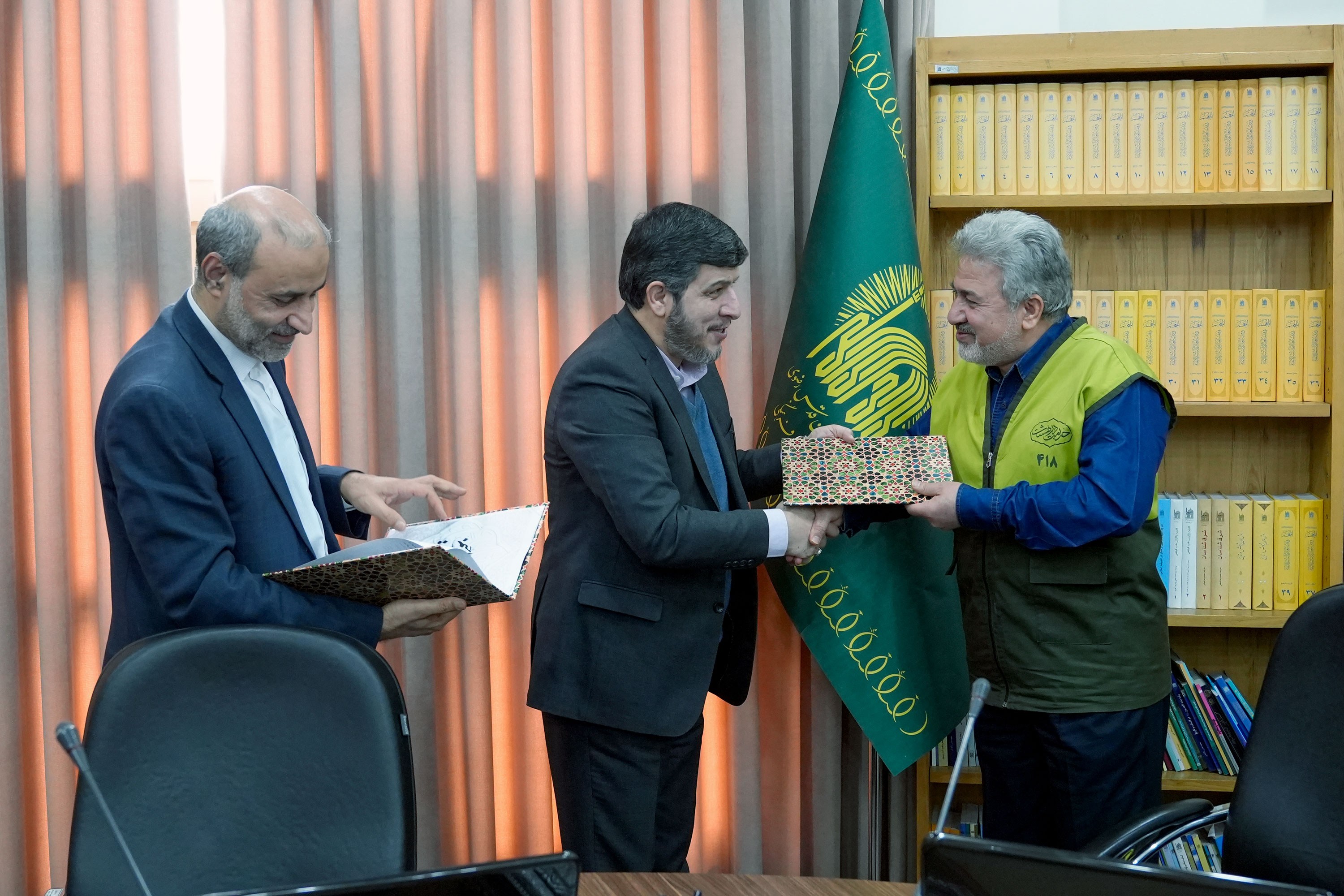 مراسم اهداء احکام سرکشیک‌ها و معاونین کشیک‌های «خدمت علمی» در آستان قدس رضوی