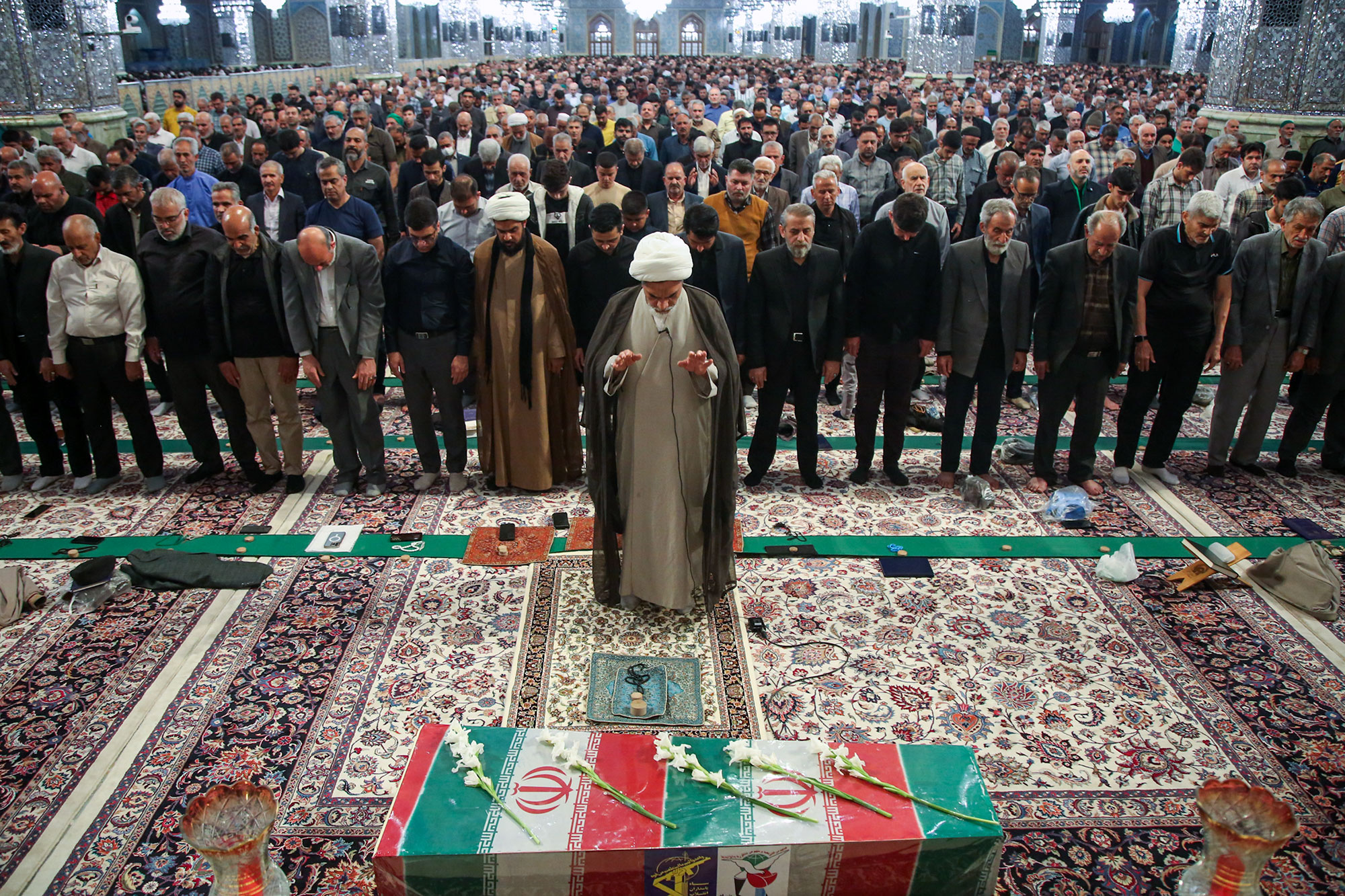 مراسم وداع با پیکر شهید مجید شخصی در حرم مطهر رضوی