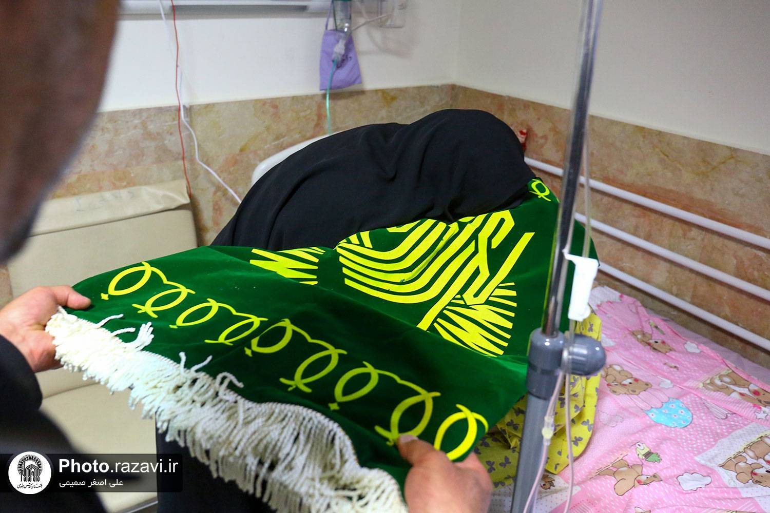 برنامه های اداره کفشداران حرم مطهر رضوی در دهه کرامت؛ از عیادت بیماران تا گل آرایی در حرم