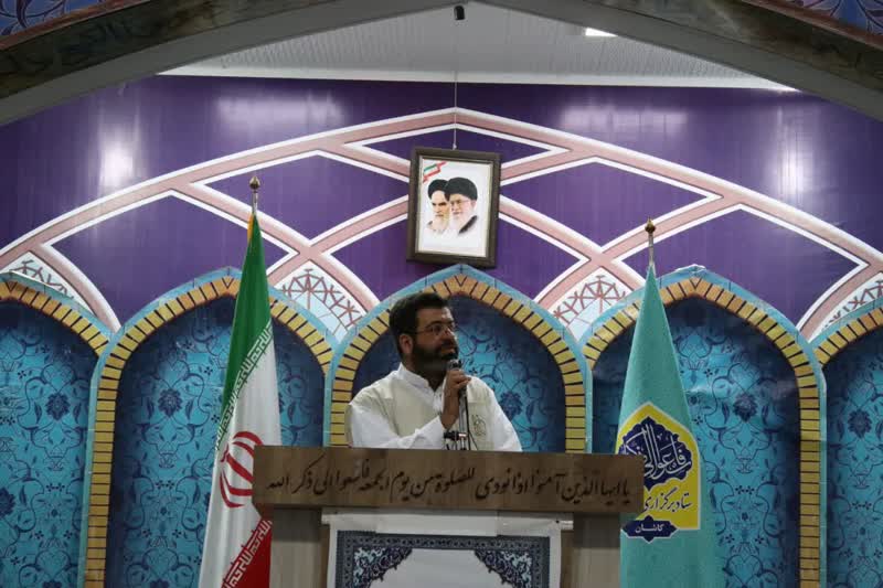 حضور خادمیاران و یاوران رضوی در نماز جمعه کاشان