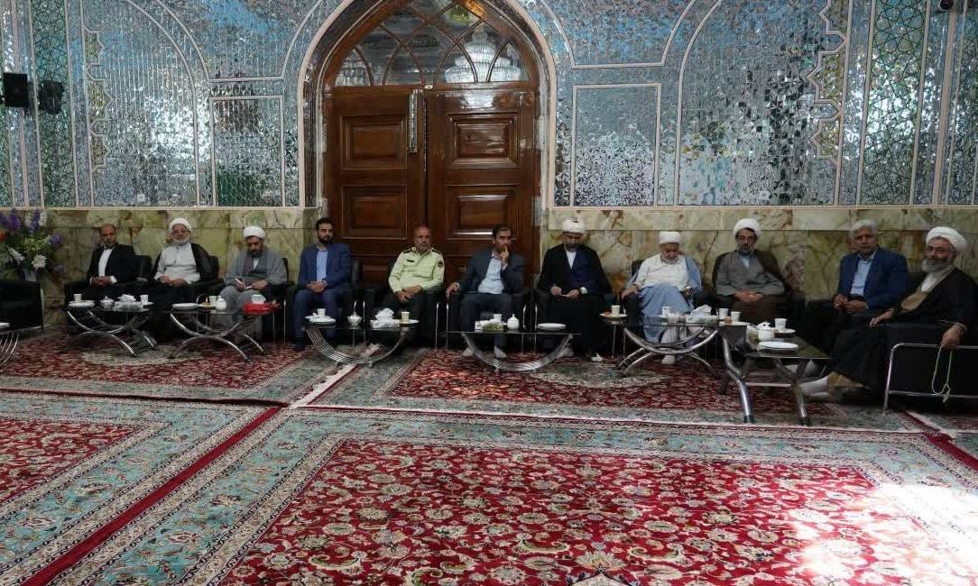 لزوم ایجادفضای برادری و وحدت بین مسئولان و مردم 