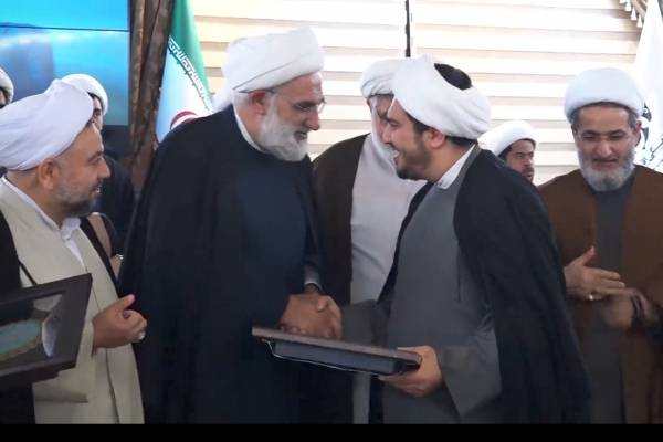 سهم قابل توجه دانشگاه رضوی در تربیت طلاب و مبلغان زبان دان در حوزه علمیه