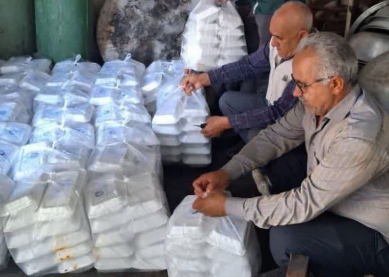 توزیع 4 هزار پرس غذا در طرح «هر خادمیار 8 پرس» شهرستان جیرفت