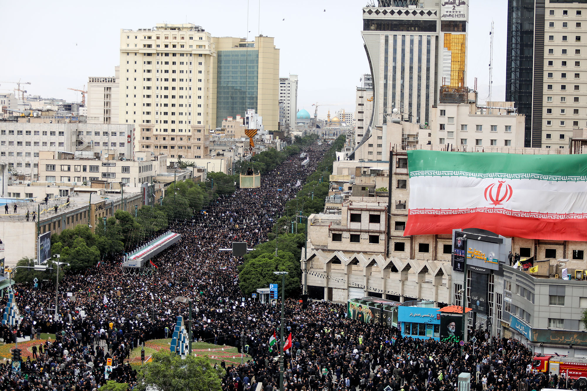 تشییع رئیسجمهور شهید و همراهان در مشهدالرضاعلیه السلام -1