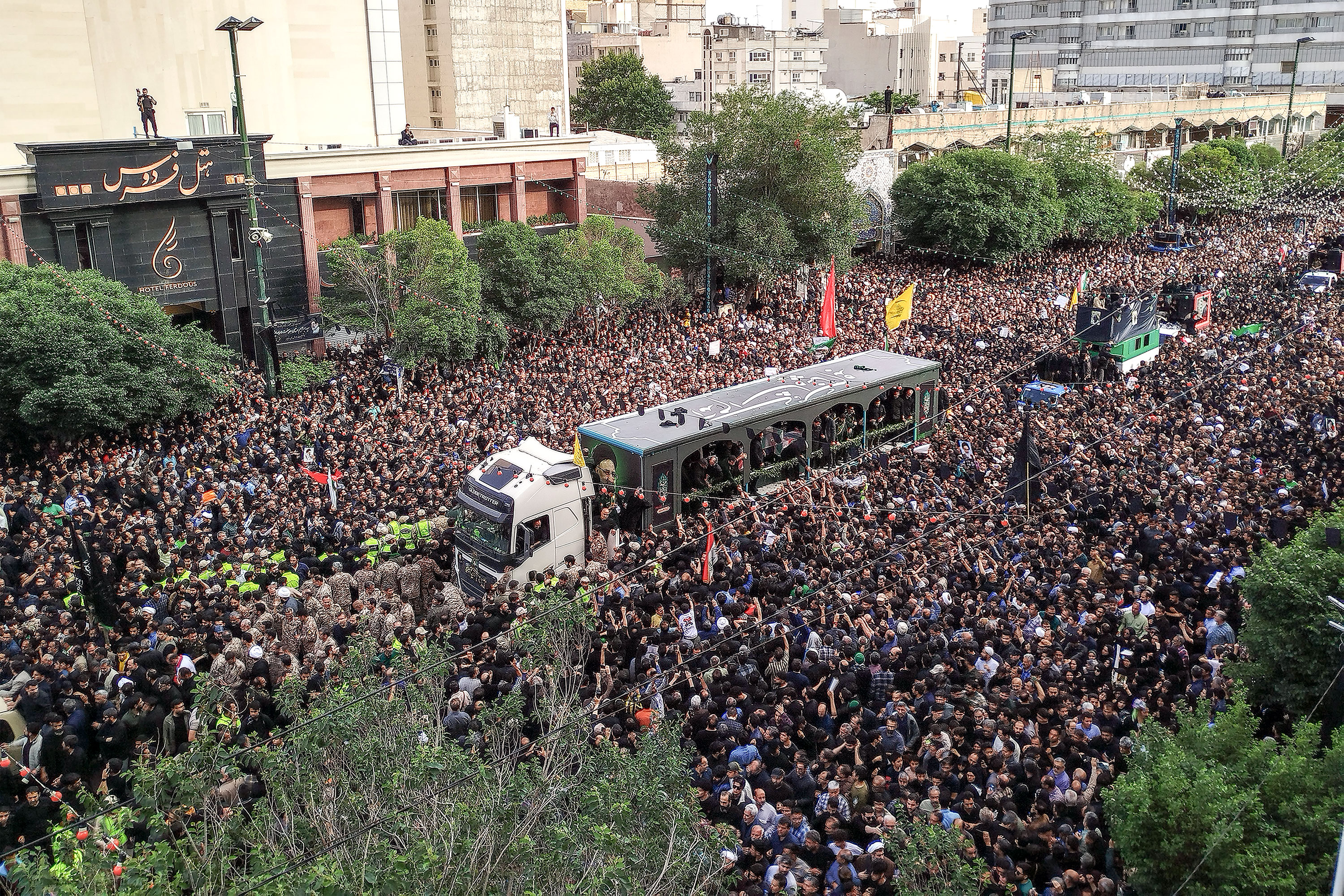 تشییع رئیسجمهور شهید و همراهان در مشهدالرضاعلیه السلام -3