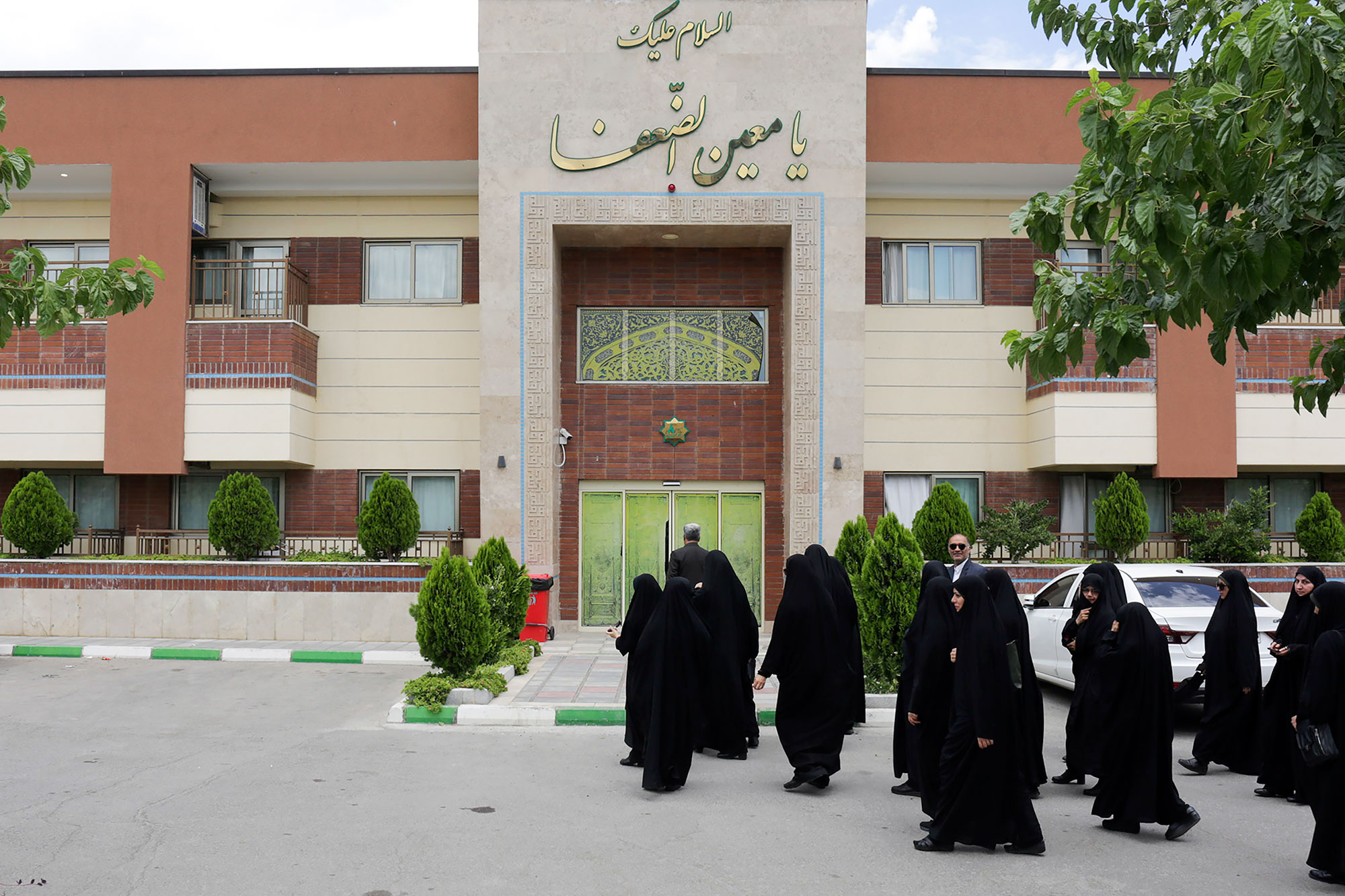 بازدید کارکنان آستان قدس از مؤسسات موقوفه خدمات زائر رضوی