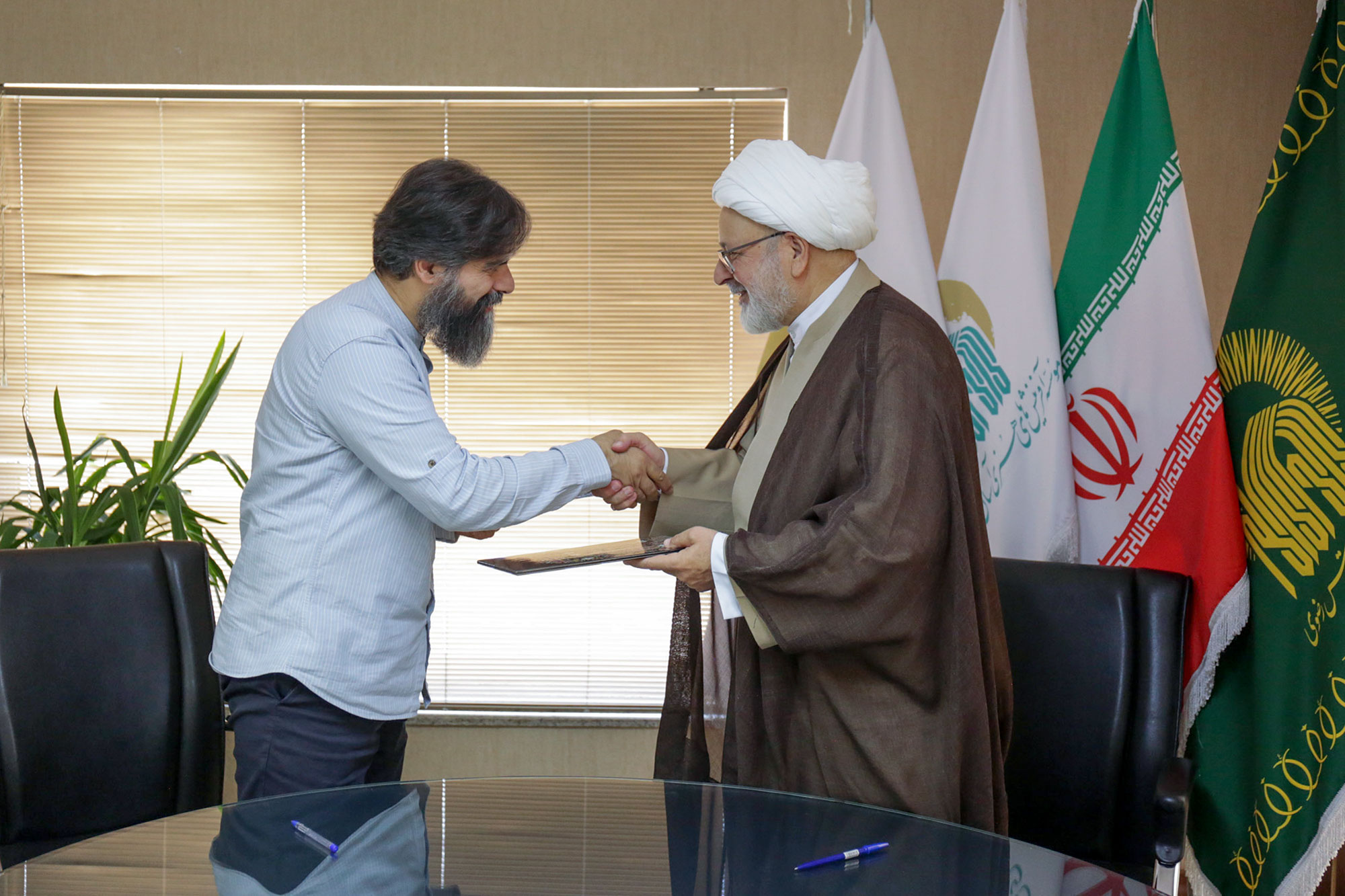 امضا تفاهم نامه مؤسسه آفرینش‌های هنری آستان قدس رضوی و دانشگاه هنر ایران