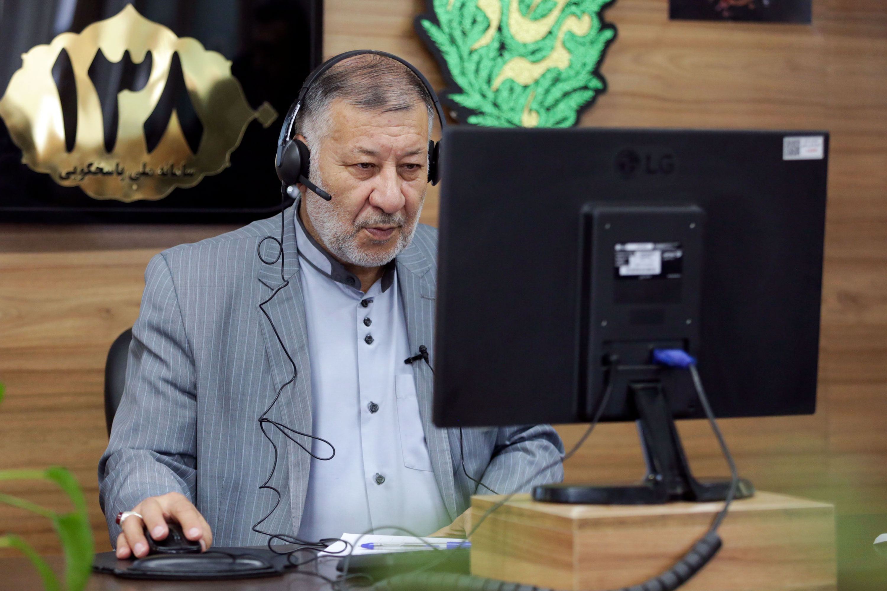 پاسخگویی مدیرعامل موسسه موقوفه خدمات زائر به مخاطبان سامانه ١٣٨