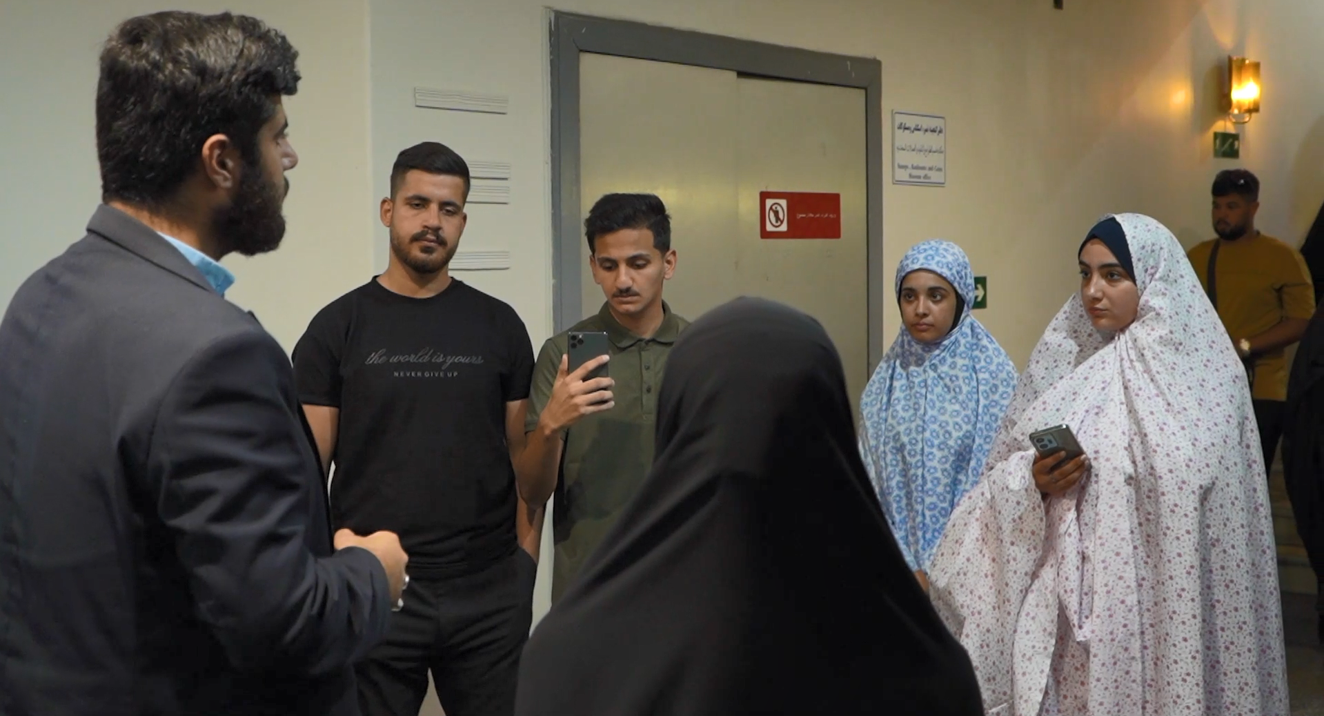 بازدید اساتید و دانشجویان نخبه کشور عراق از موزه حرم مطهر رضوی