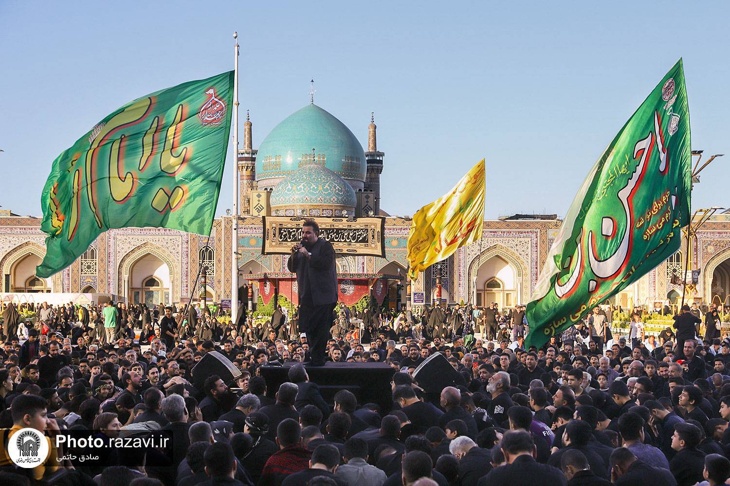 وداع با عزاداری‌های محرم و صفر با آیین چهارپایه‌خوانی در بارگاه رضوی