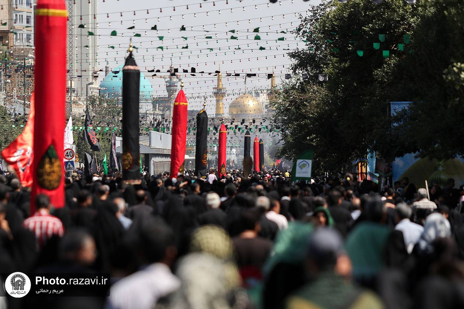 حرم مطهر رضوی میعادگاه جاماندگان اربعین شد  