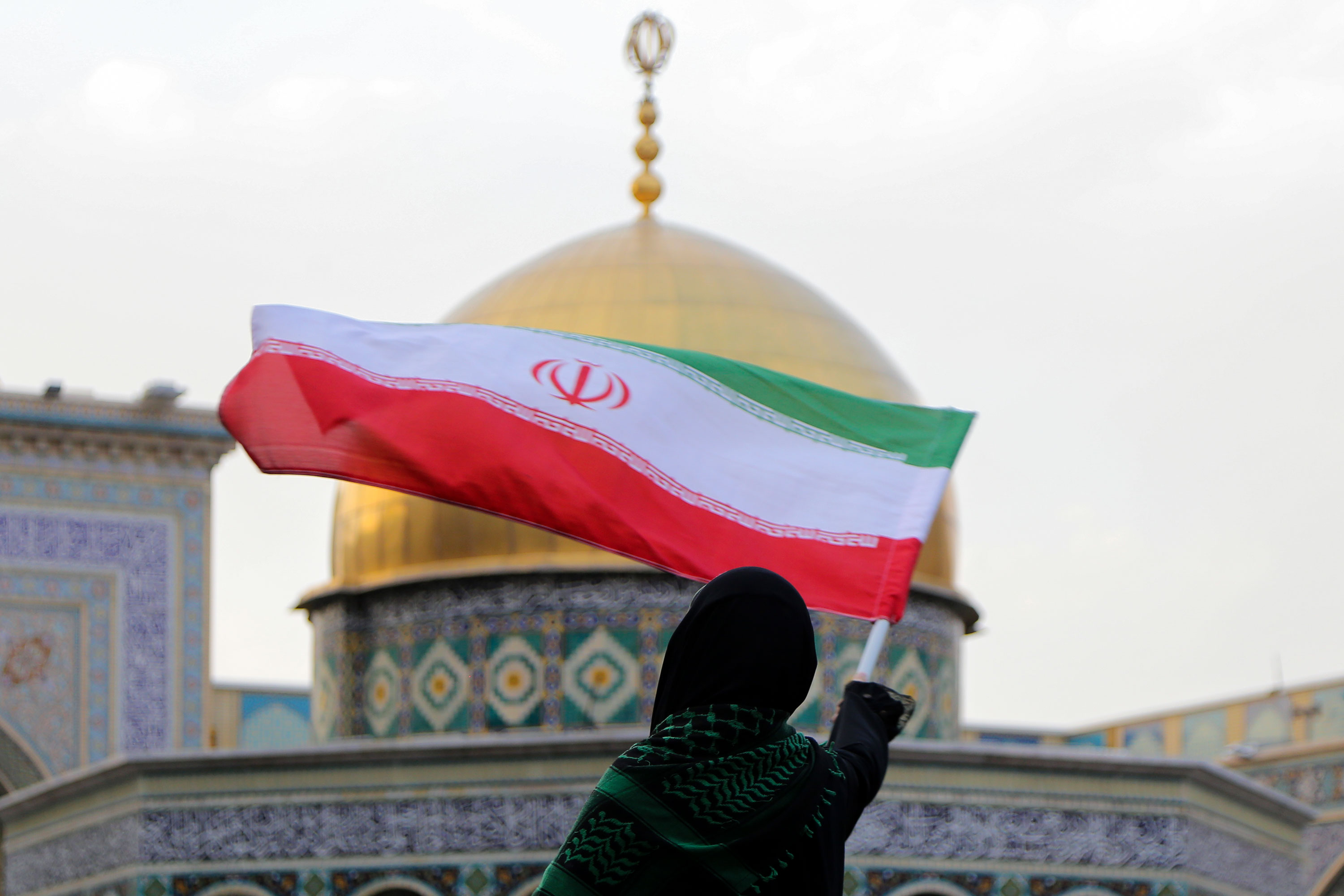 اجتماع دختران دهه هشتادی در حرم مطهر رضوی