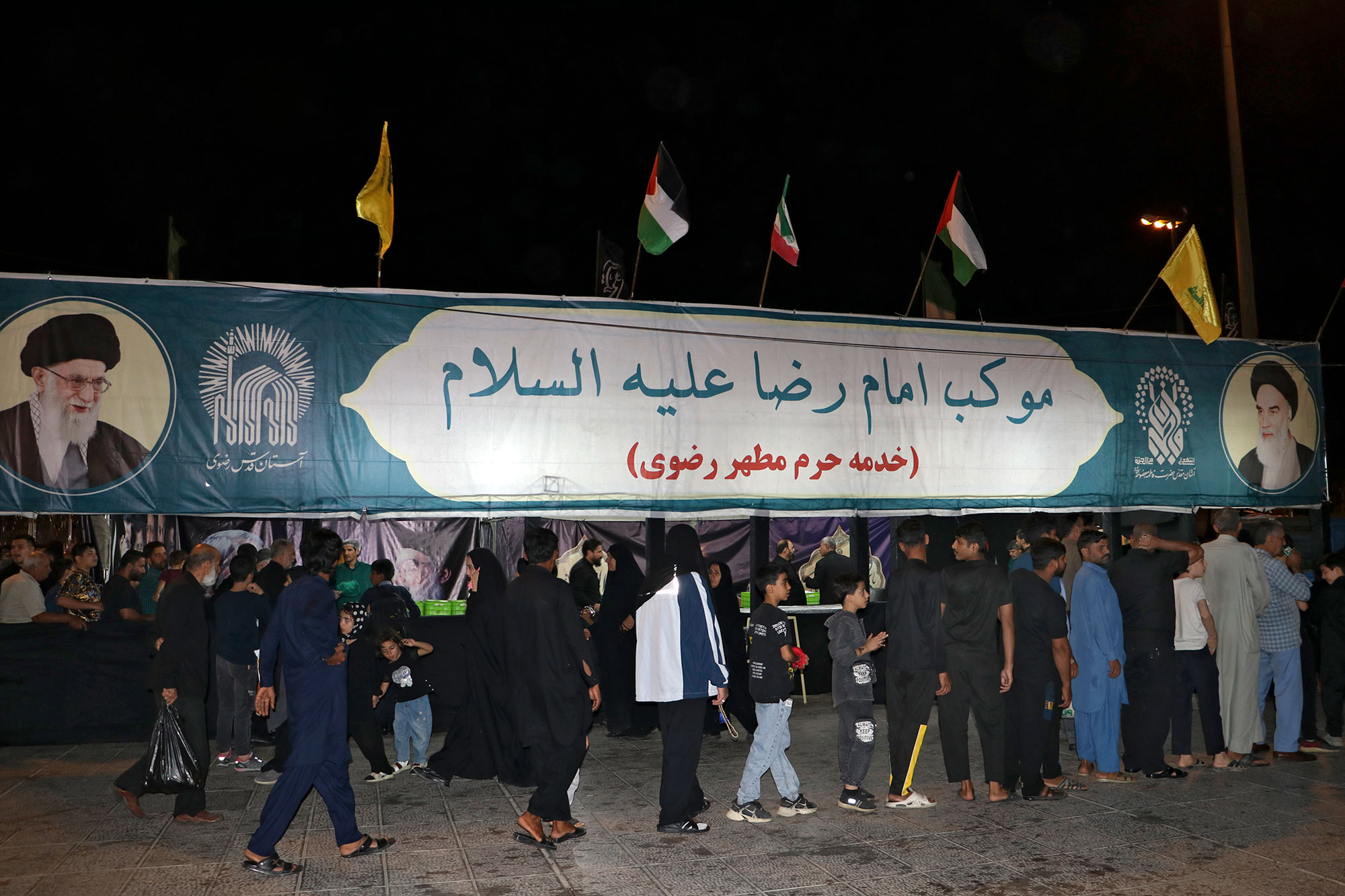 خدمت رسانی موکب امام رضا علیه سلام در جوار حرم مطهر کریمه اهل‌بیت (ع)