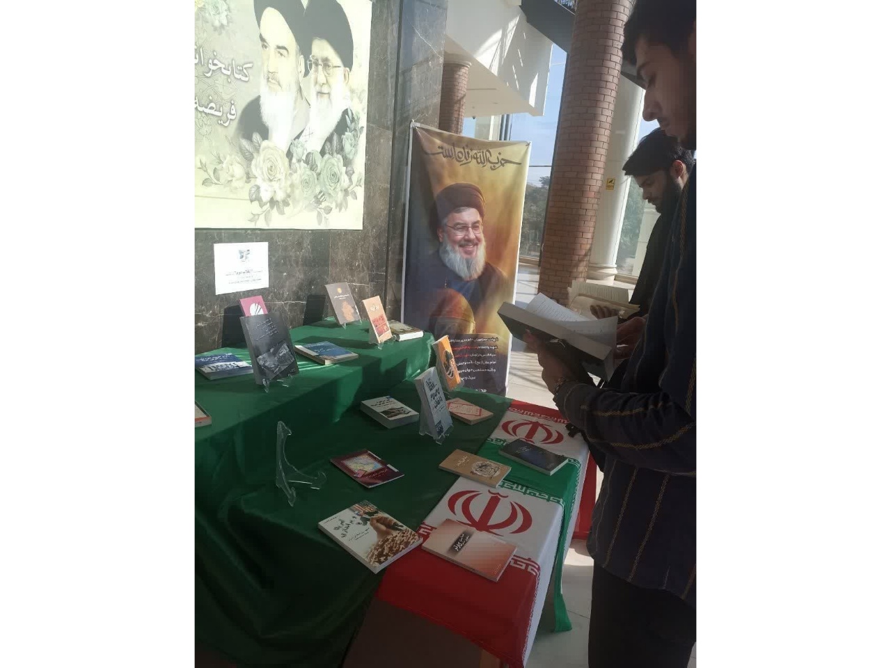 گشایش نمایشگاه کتاب  «انقلاب دوم» در فرهنگسرای امام رضا(ع) سبزوار