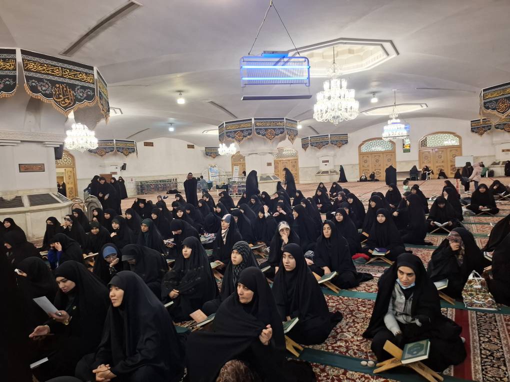 ویژه برنامه شام میلاد حضرت زینب(س) در حرم مطهر رضوی برگزار شد