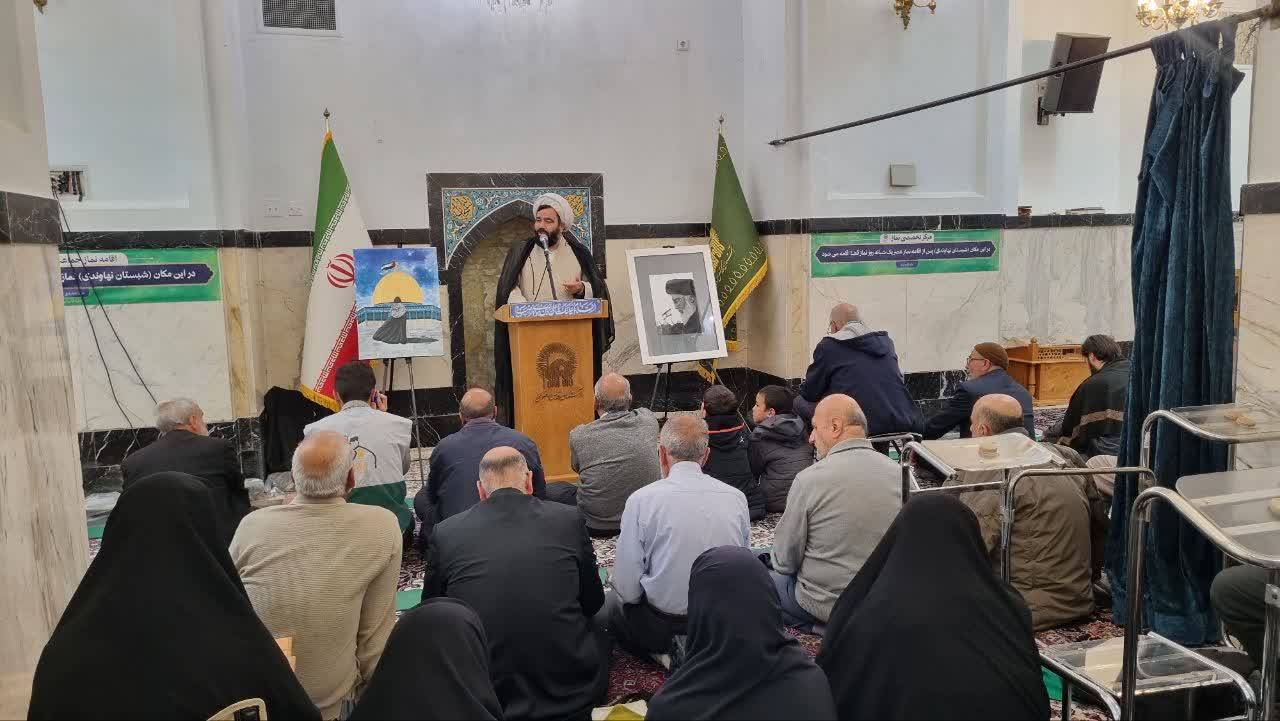 به همت اداره اقامه نماز معاونت تبلیغات اسلامی حرم مطهر رضوی، نشست تخصصی «نماز؛ نماد قدرت و عامل تمدن»  گرامیداشت شهدای جبهه مقاومت، در حرم مطهر رضوی برگزار شد.   