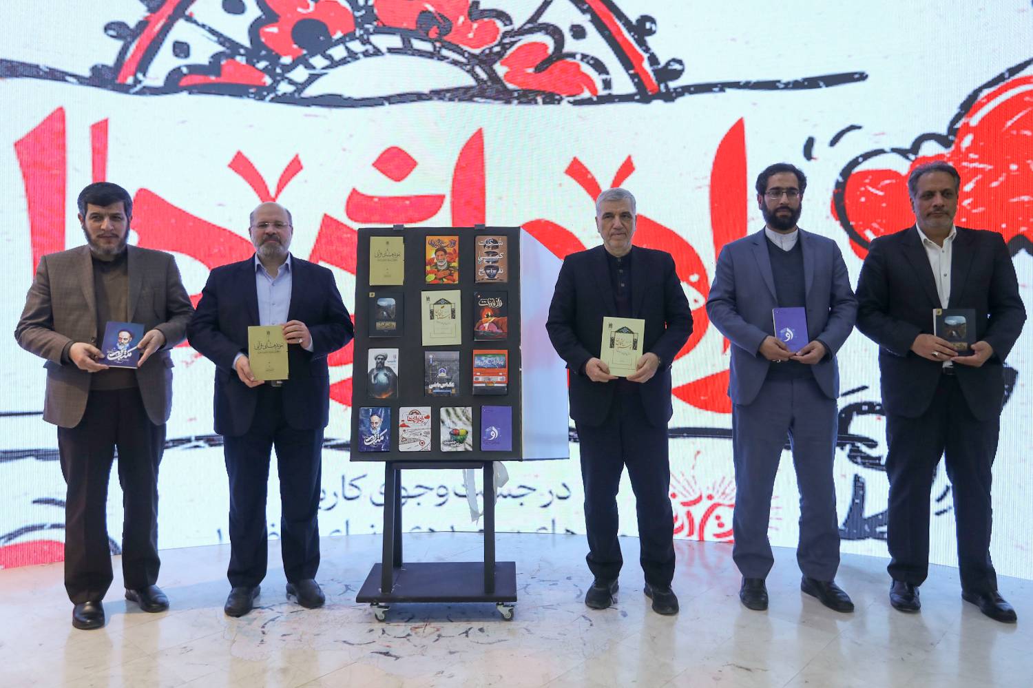 انتشار کتاب و ترویج کتابخوانی، از ابزارهای احیای امر اهل بیت(ع) است