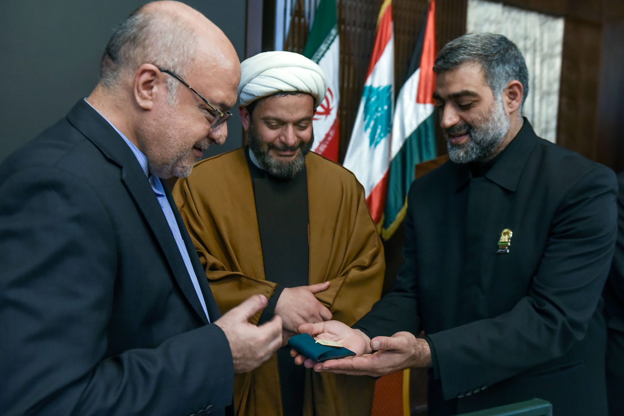 دیدار خدام حرم مطهر رضوی با سفیر ایران در لبنان