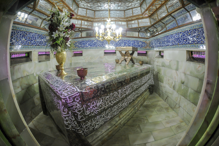عکس با کیفیت : نمای داخل ضریح حرم حضرت معصومه سلام الله علیها