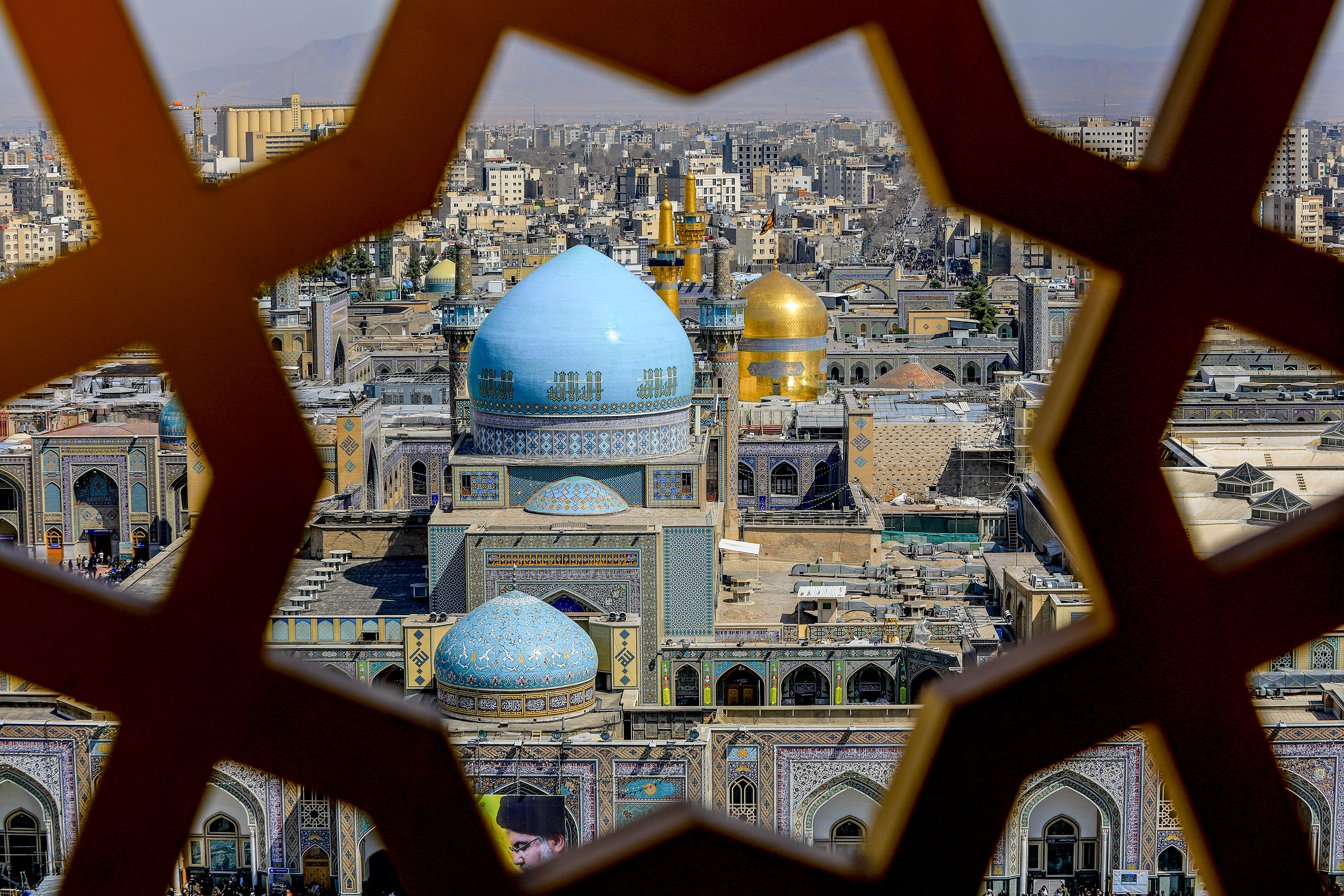 عکس با کیفیت : گنبد و گلدسته حرم مطهر رضوی