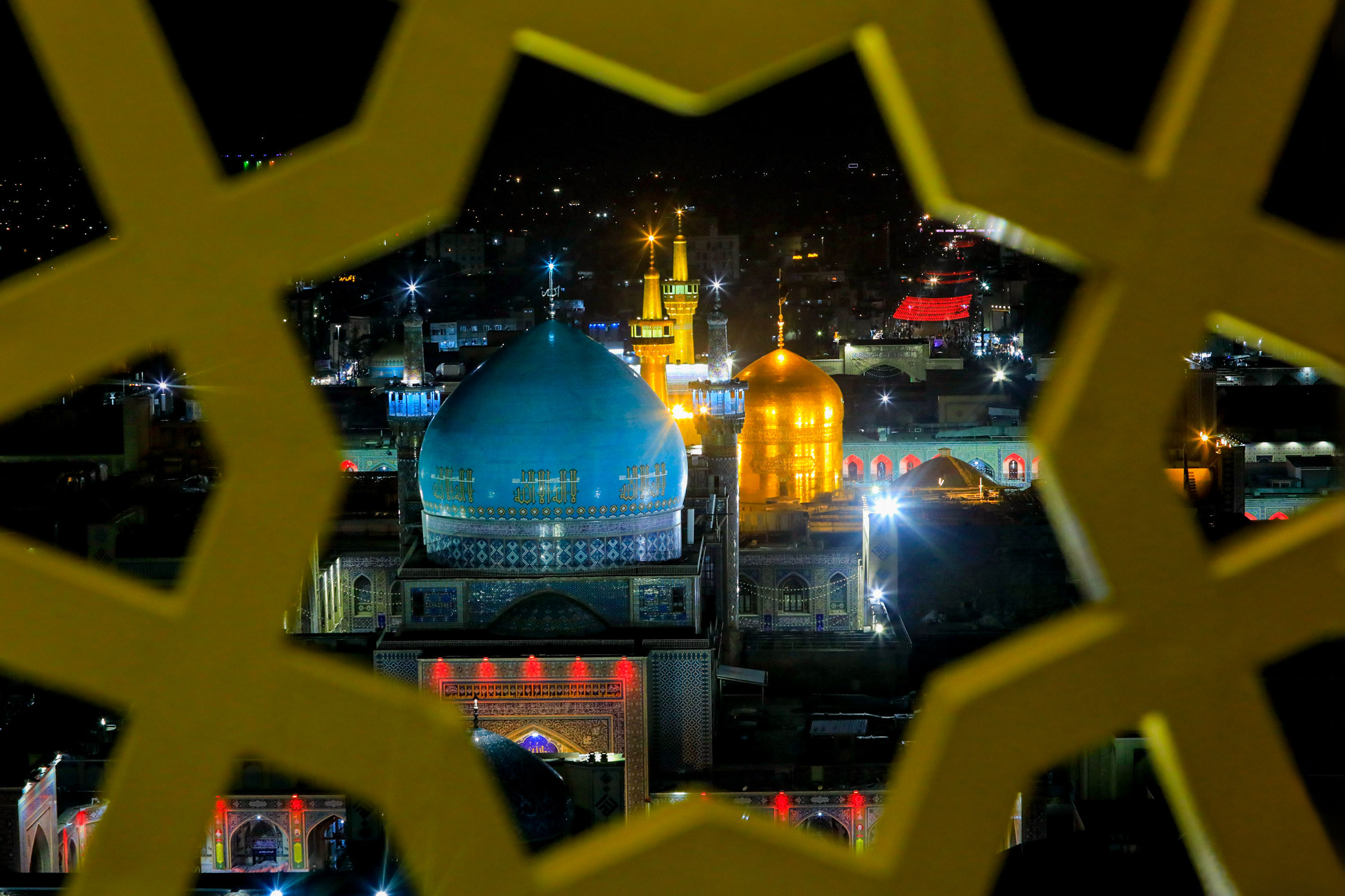 عکس با کیفیت : گنبد و گلدسته حرم مطهر رضوی