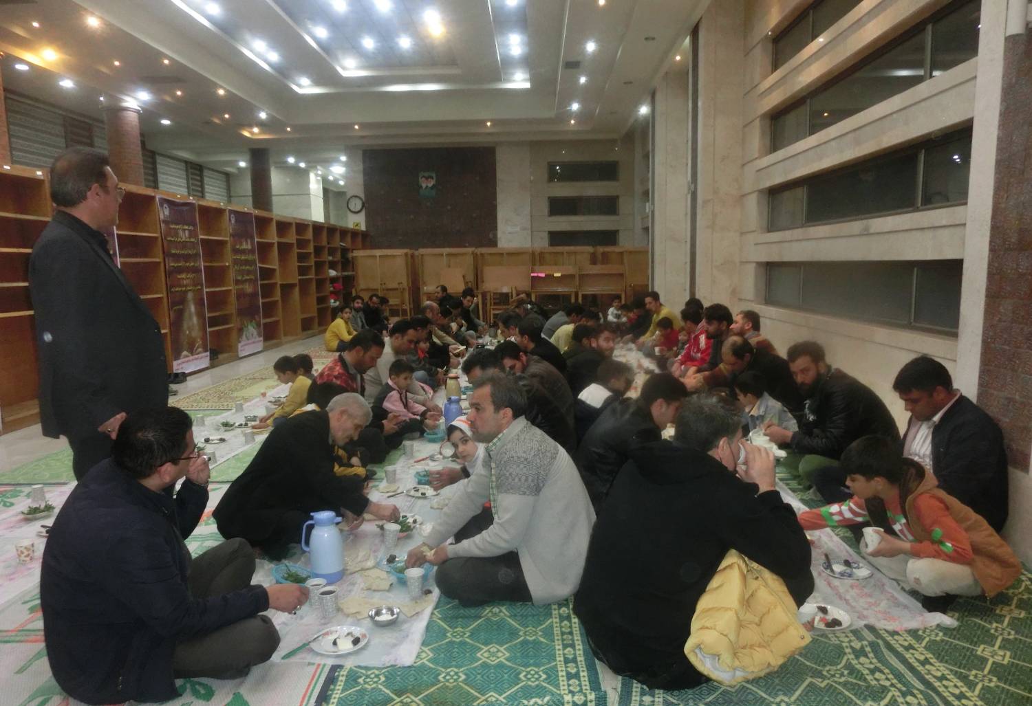 میزبانی با افطاری ساده مجتمع فرهنگی امام رضا(ع) سبزوار از 1200 روزه‌دار