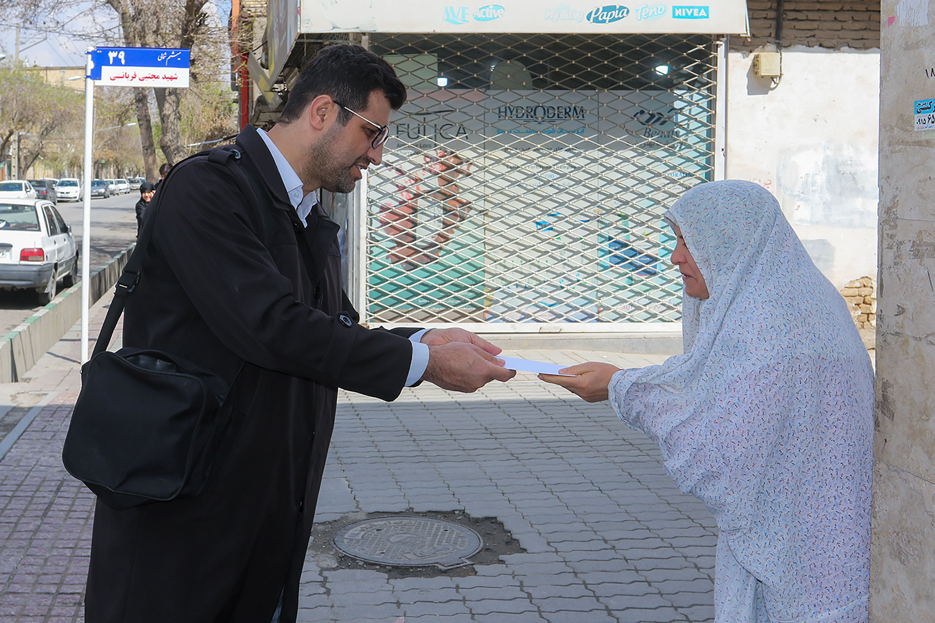 توزیع دعوتنامه افطاری حرم مطهر رضوی در مشهد-2