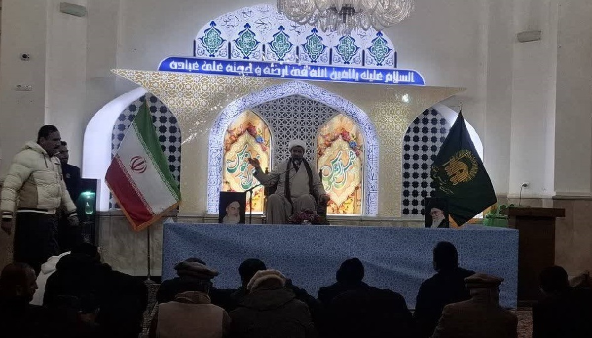 زائران اردوزبان حرم مطهر رضوی در شام میلاد امام جواد (ع) نغمه شادی سر دادند