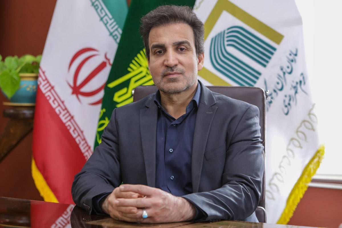 حرم مطهر رضوی همواره به‌عنوان نماد دیانت، معنویت و ارادت زائران به حضرت علی بن موسی الرضا (ع) شناخته می‌شود. این مکان مقدس با قدمت طولانی خود، نه تنها جایگاه عبادت و زیارت است، بلکه به‌واسطه جلب توجه میلیون‌ها زائر از سراسر جهان، مسئولیتی بزرگ برای نگهداری و توسعه فضای آن به‌وجود آورده است. در این راستا، تلاش‌های بی‌وقفه و شبانه‌روزی بسیاری از متخصصان و مسئولان، به‌ویژه در سازمان عمران و نگهداری حرم مطهر رضوی، موجب شده که فضایی مناسب برای زائرین فراهم شود.