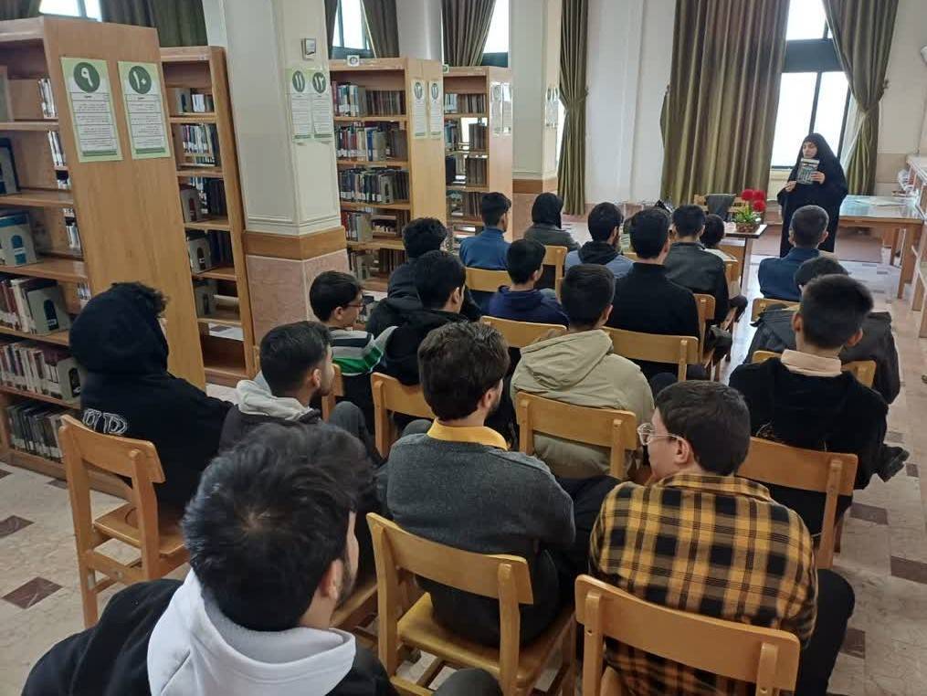 برگزاری نشست‌های «یک فنجان کتاب» در کتابخانه مجتمع فرهنگی امام خمینی (ره) مشهد