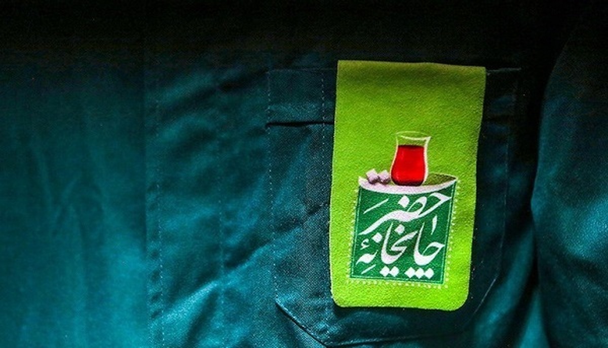 مسئول کانون خدمت رضوی «خورشید هشتم» تبریز گفت: خادمیاران و یاوران رضوی این کانون در ایام ولادت حضرت علی(ع) و وفات حضرت زینب(س) در ماه رجب، در چایخانه صحن کوثر حرم مطهر امام رضا(ع) به زائران و مجاوران خدمت‌رسانی کردند.