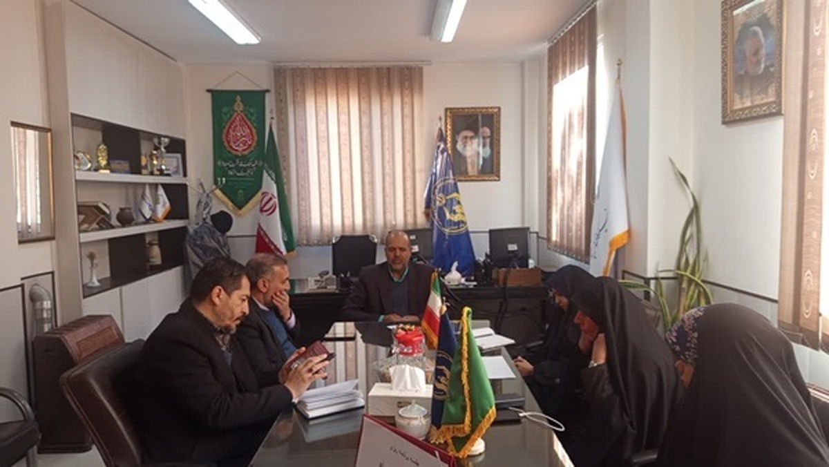 در راستای توسعه تعاملات بین نهادی و برنامه‌ریزی برای اجرای رویداد ملی «دختر ماه»، دبیر و جمعی از خادم‌یاران کانون خدمت رضوی شهرستان شاهین‌شهر و میمه با رئیس کمیته امداد امام خمینی (ره) این شهرستان به‌منظور گسترش همکاری‌ها دیدار و گفت‌وگو کردند. 