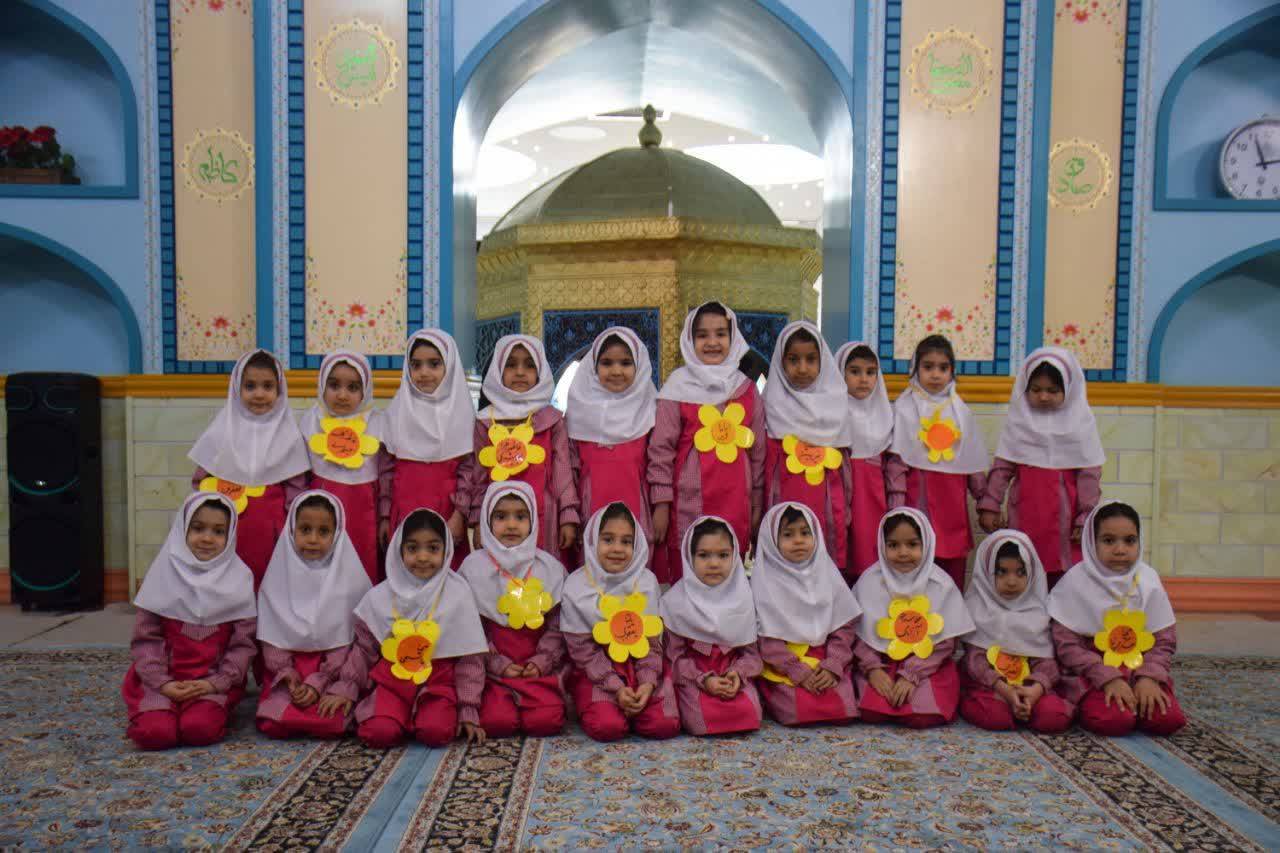 حضور روزانه ۵۰۰ دانش‌آموز در ویژه برنامه «زنگ زیارت» حرم مطهر رضوی