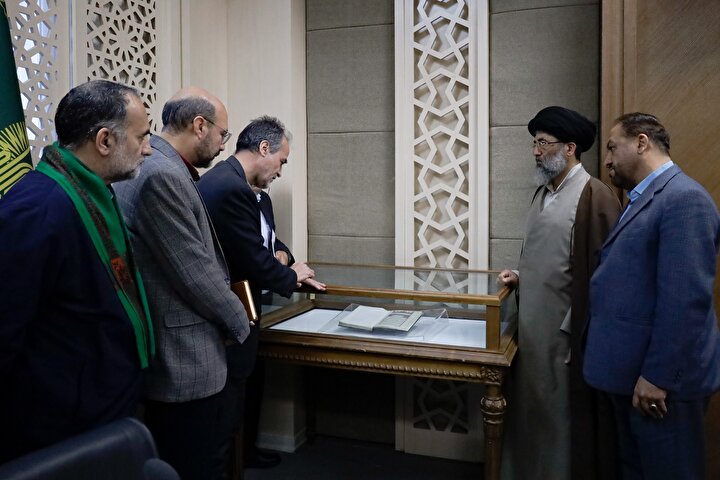 رونمایی از نسخه خطی «تحفه الزائرین بالهادین»