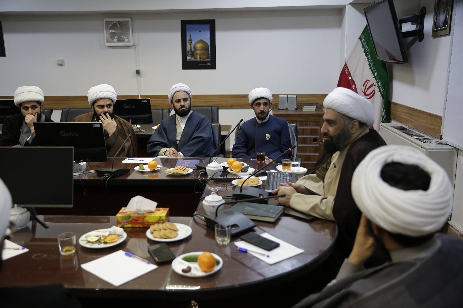 برگزاری نشست تخصصی خطبا با موضوع «مبانی سیره مبارزاتی اهل‌بیت (ع)» در حرم مطهر رضوی