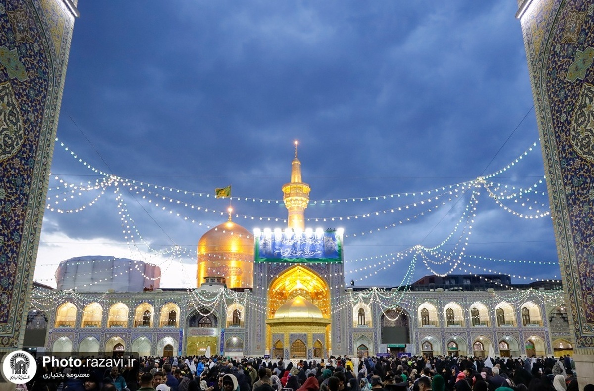 جشن نور در حرم رضوی به شوق میلاد جوادالائمه (ع)