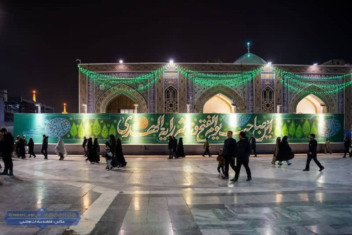 اجرای زنده و اکران دیوارنگاره «پرچم هدایت» در حرم مطهر رضوی