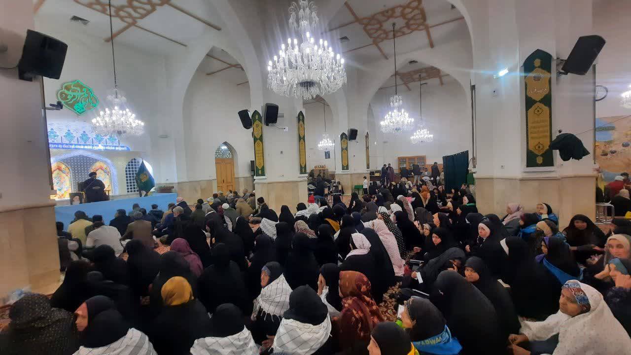 شادمانی زائران غیر ایرانی همزمان با اعیاد شعبانیه و میلاد حضرت علی اکبر (ع)