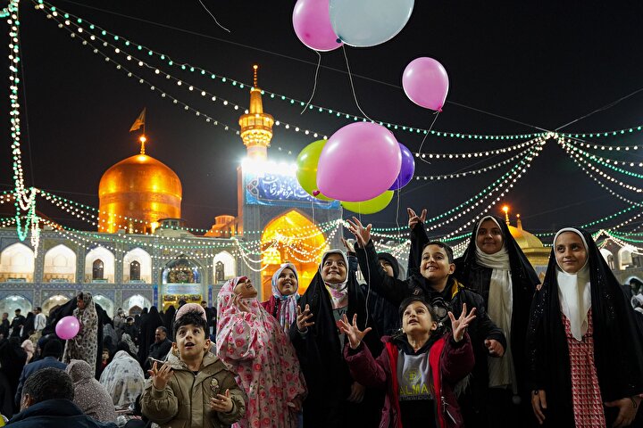 حال و هوای حرم مطهر رضوی در شب میلاد حضرت مهدی (عج)