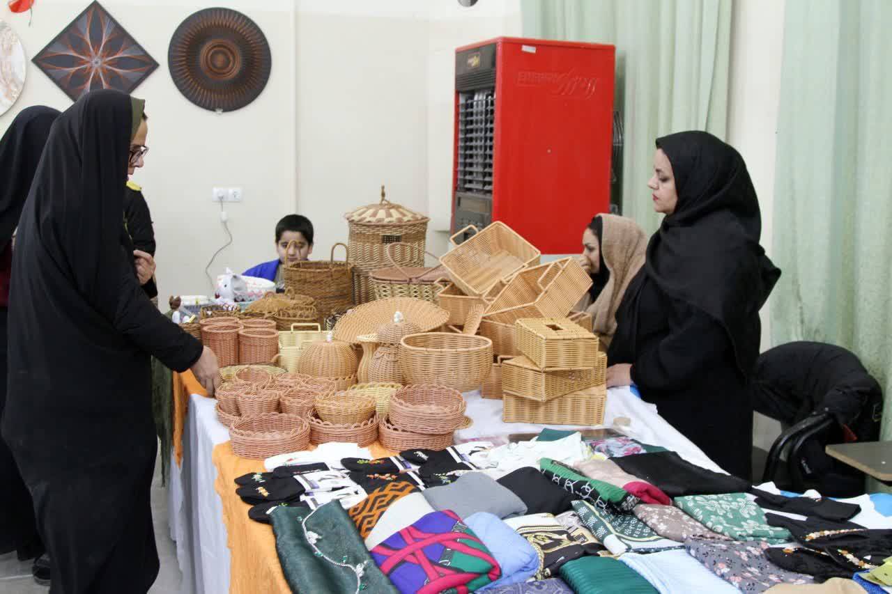 برپایی بازارچه و نمایشگاه محصولات و توانمندی‌های بانوان توانمند در زیارتگاه شهید آیت‌الله مدرس (ره)