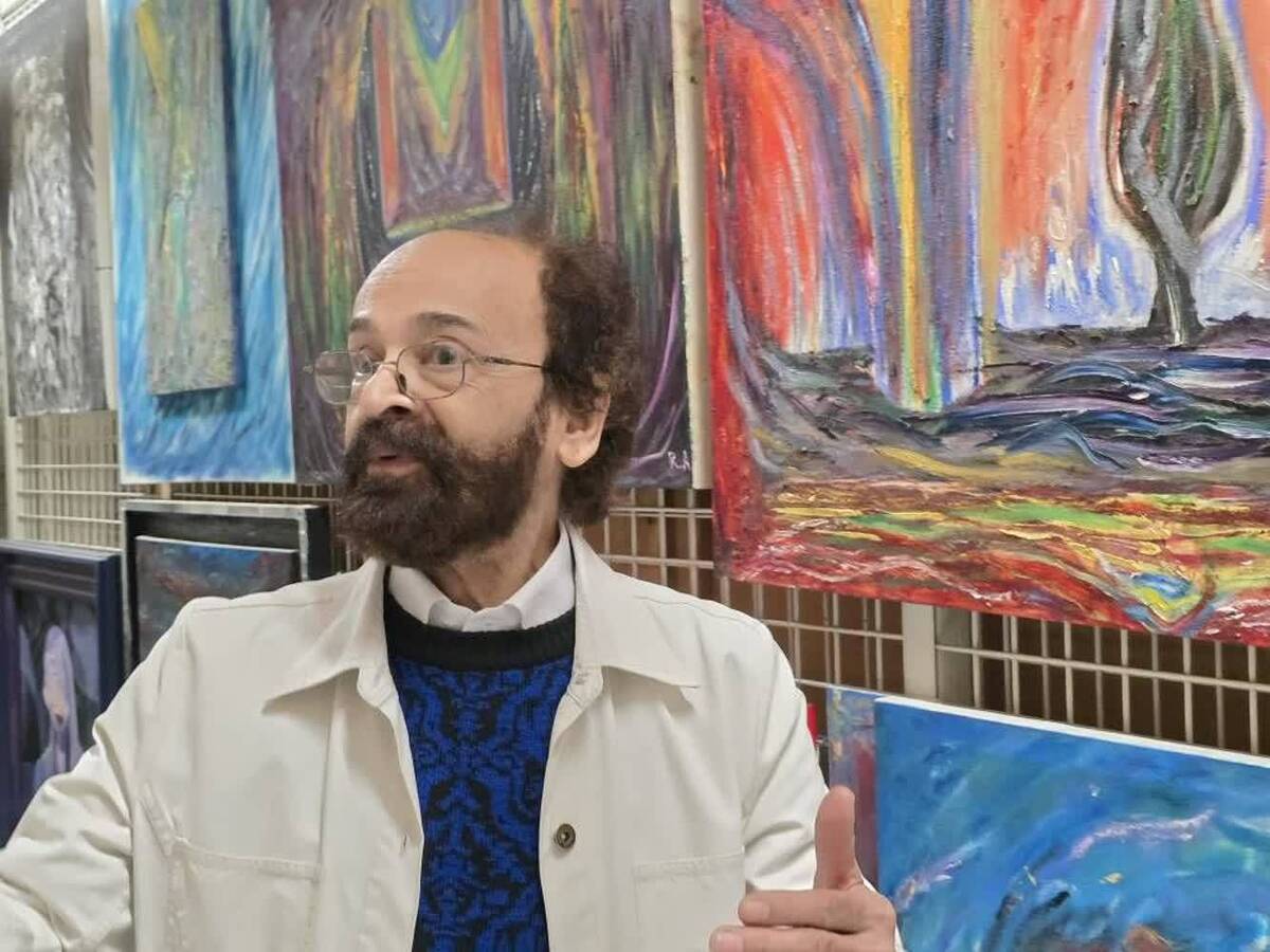 بیست‌وپنجمین نذر نقاش مطرح عاشورایی به بارگاه منور رضوی تقدیم شد