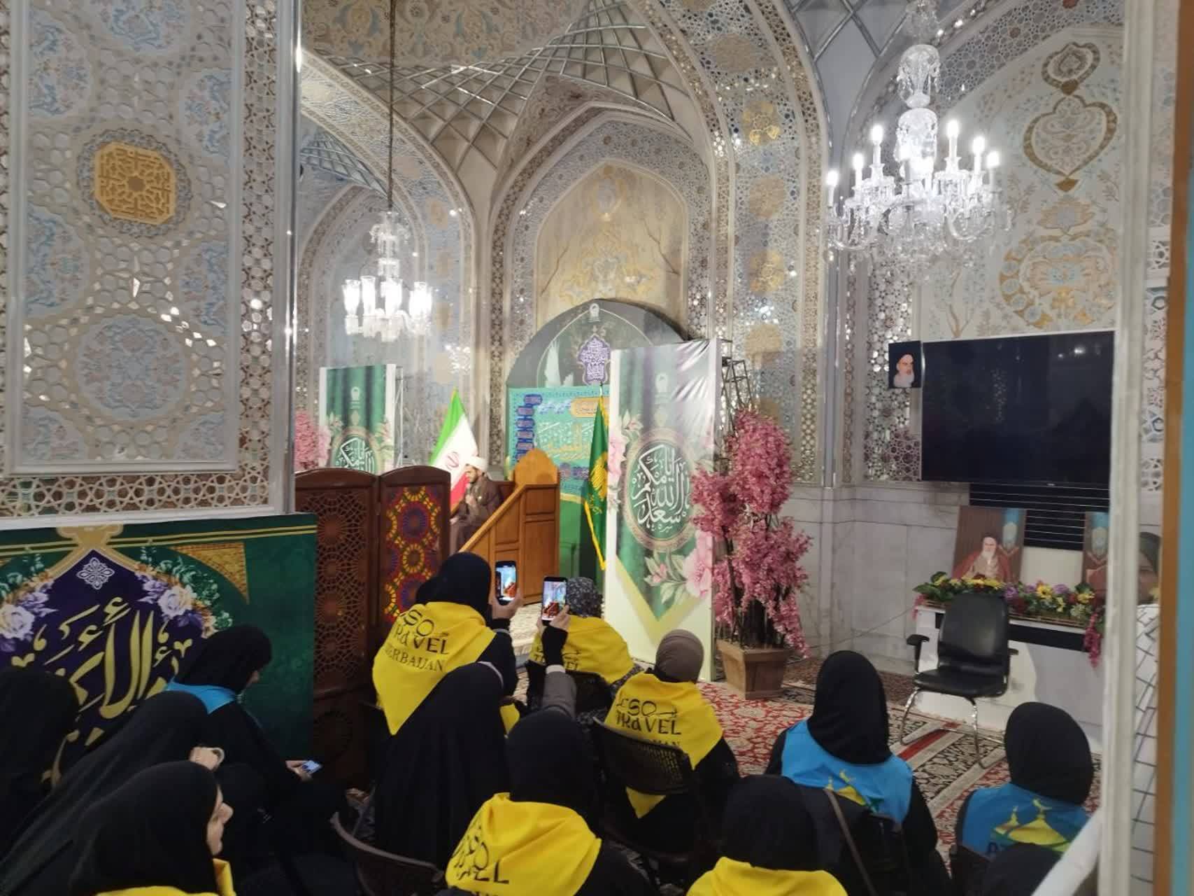 جمعی از زائران آذری زبان به حرم مطهر رضوی مشرف شدند جمعی از زائران آذری زبان به حرم مطهر رضوی مشرف شدند