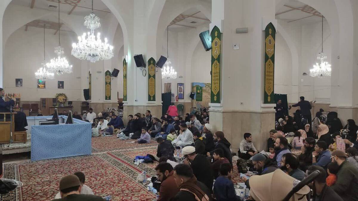 ۲۰۰ طلبه انگلیسی‌زبان حوزه علمیه قم از فیض زیارت امام مهربانی‌ها بهره‌مند شدند