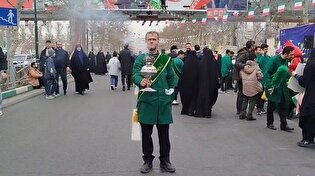 شکوه راهپیمایی ۲۲ بهمن در کرج با مشارکت خادمیاران رضوی/ کلیپ