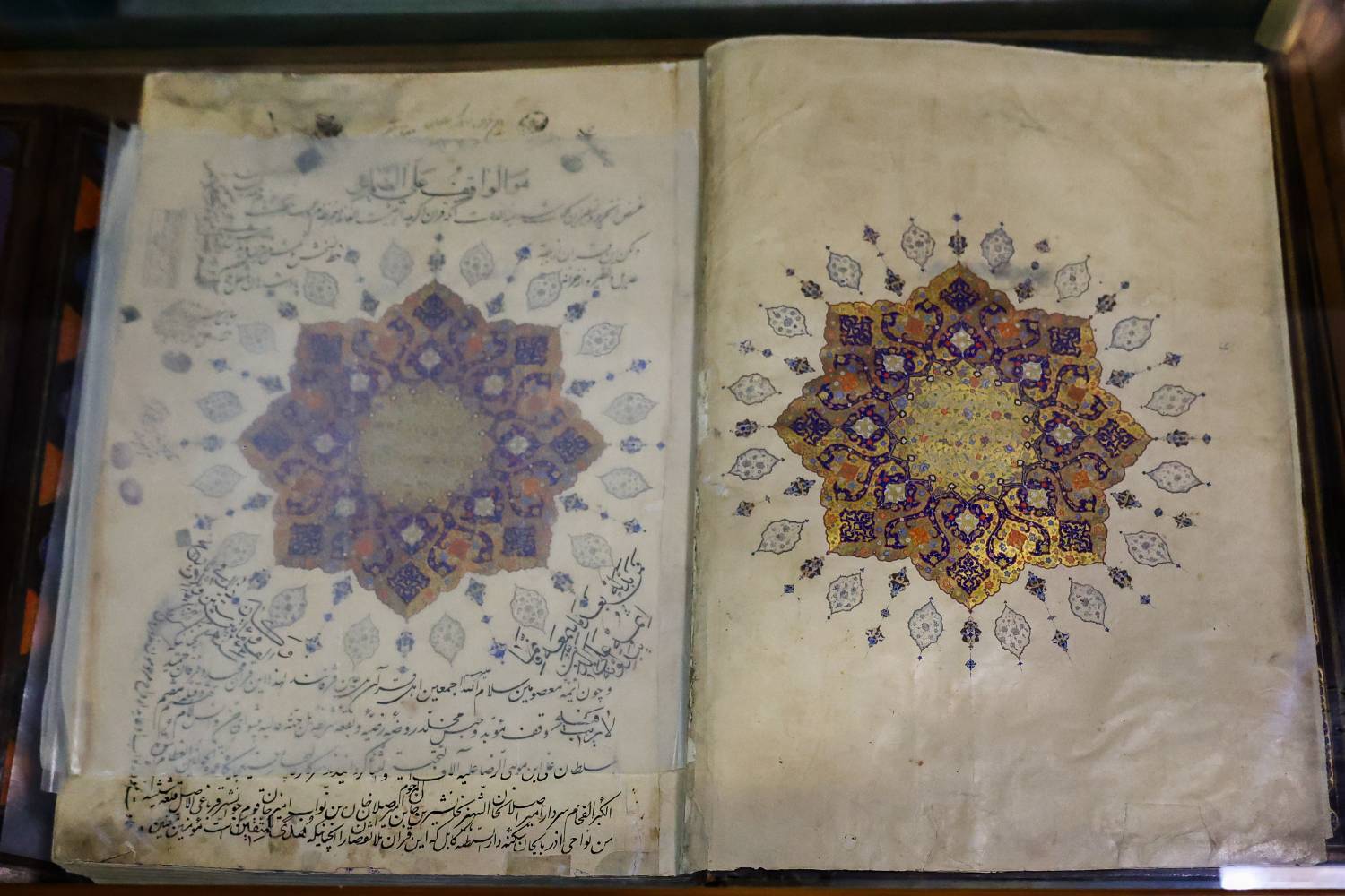 رونمایی از قرآن نفیس دوره صفوی در کتابخانه حرم رضوی