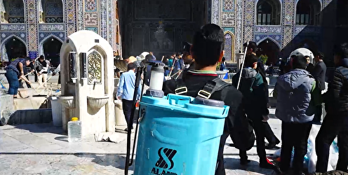 غبارروبی مسجد گوهرشاد به دست نوجوانان مشهدی